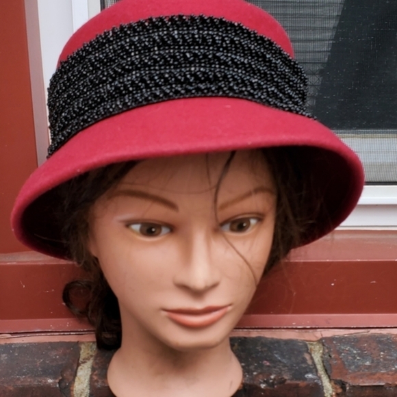 Vintage‎ OOAK beaded Red felt hat - Picture 1 of 14